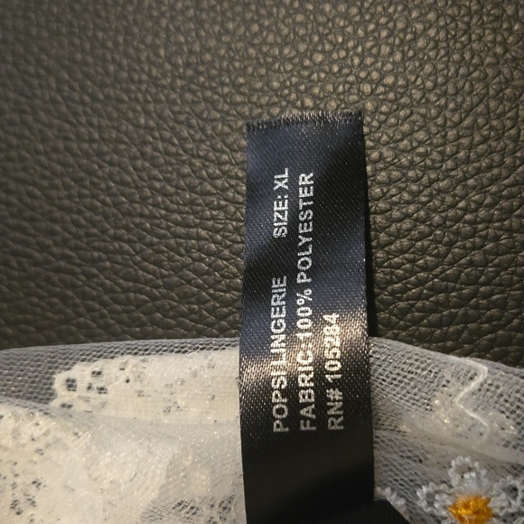 NWOT - Popsi White Lingerie w/ Daisy Detailing - Bridal - Picture 5 of 5